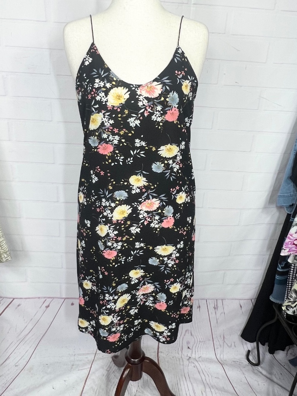 👗|•TIMING•| Pretty Floral Slip On Sundress Size Large👗